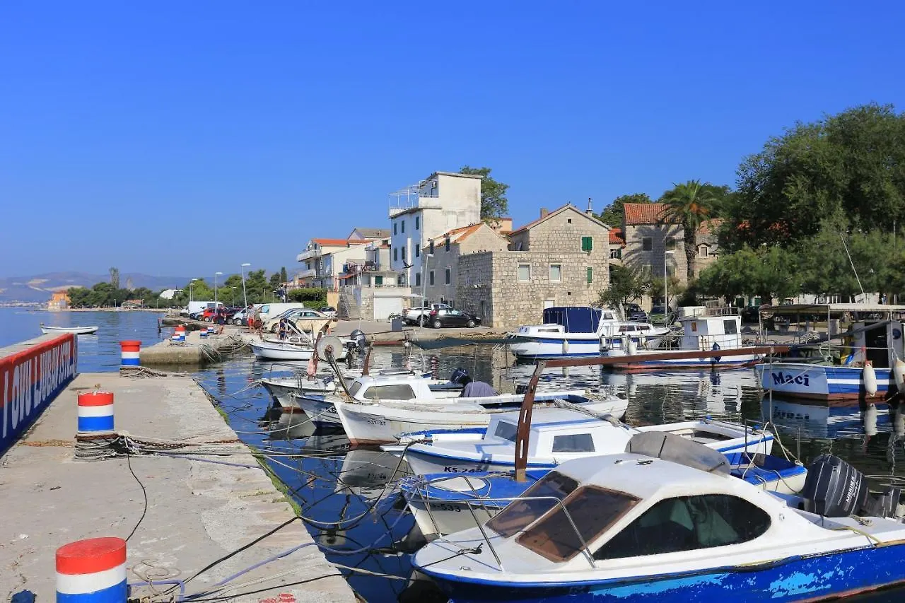 Apartments By The Sea Kastel Kambelovac, Kastela - 20942 0*,  Croatia