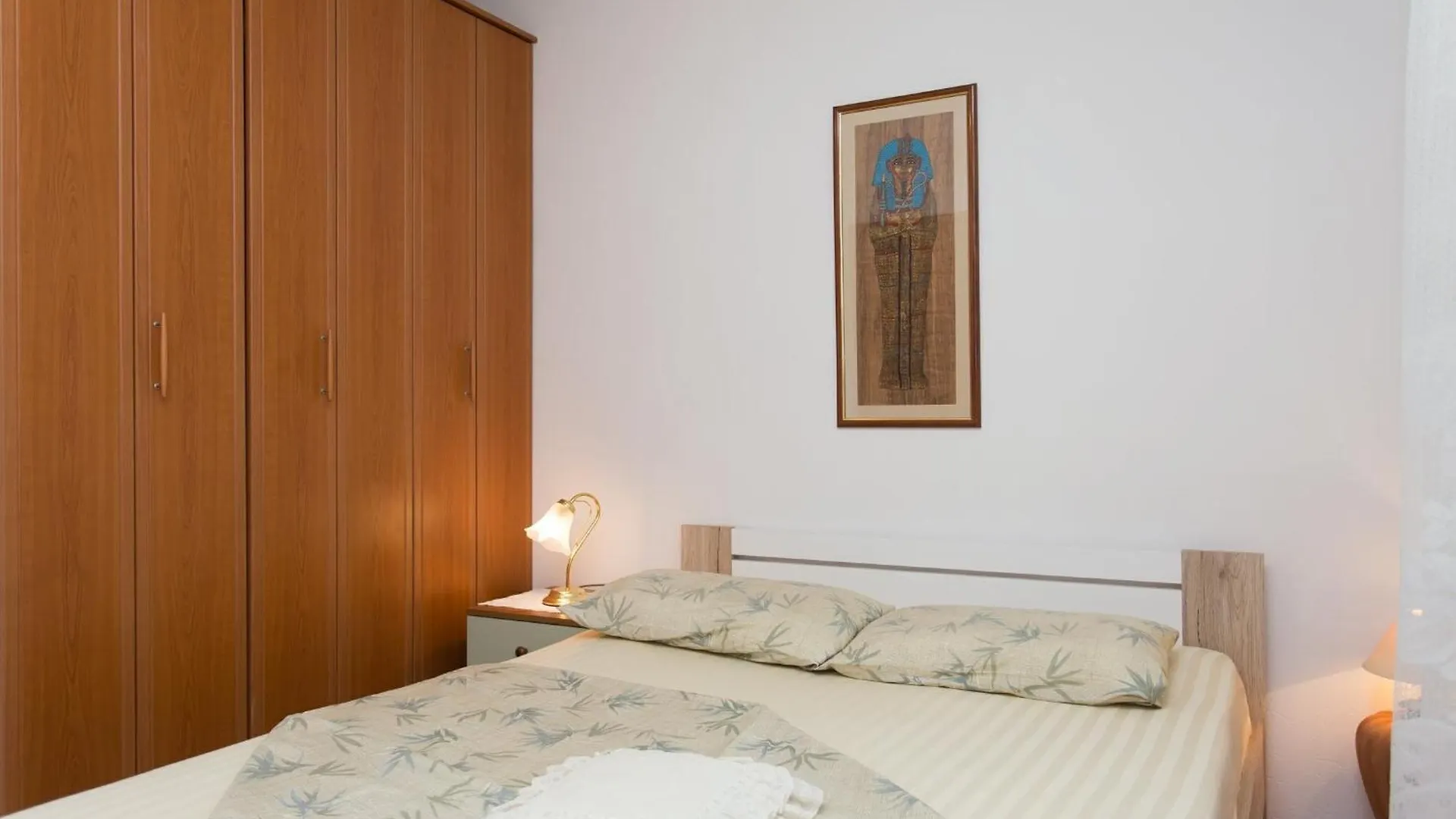 Apartments By The Sea Kastel Kambelovac, Kastela - 20942 0*,  Croatia